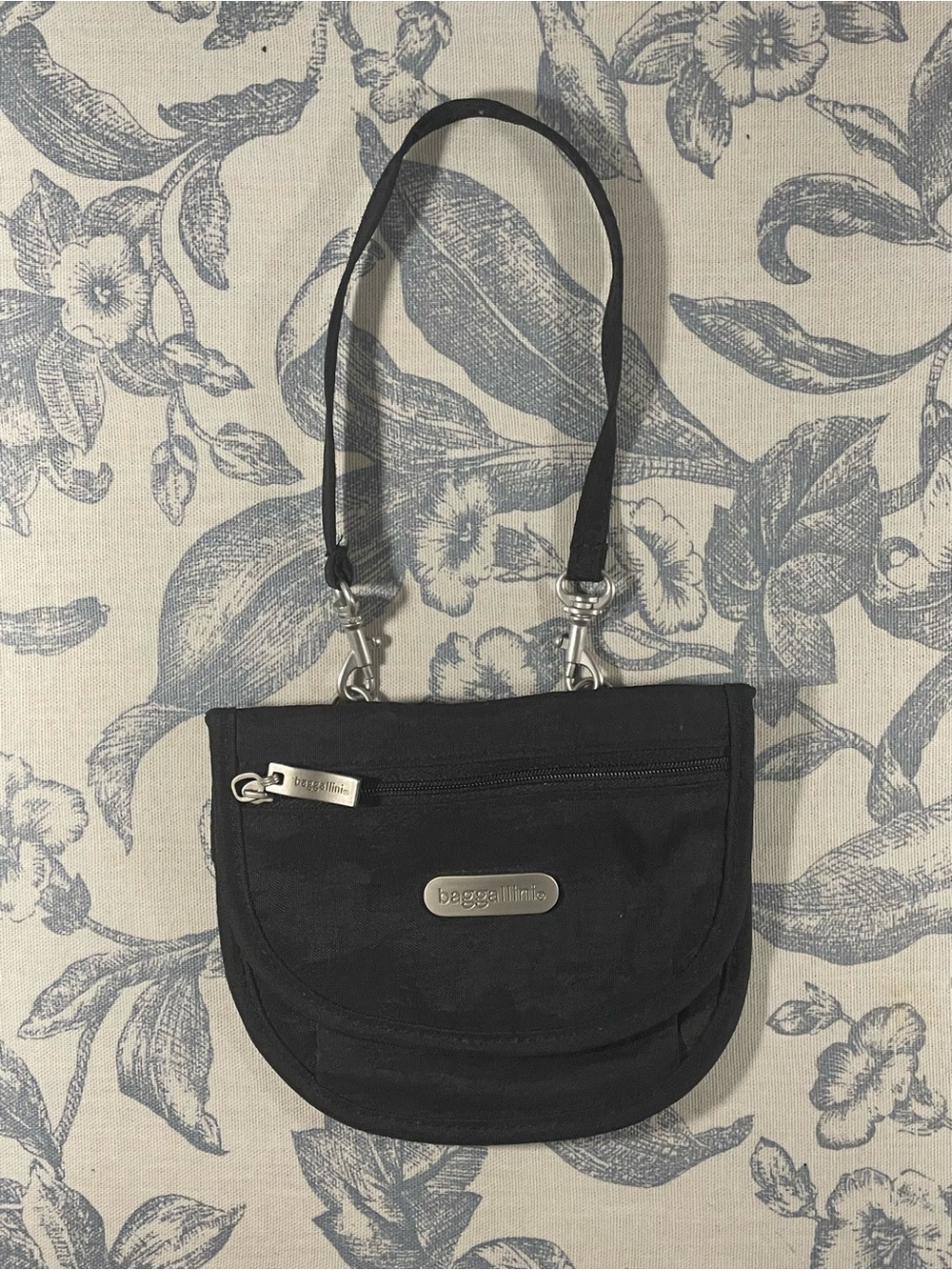 Baggallini Black Mini Wallet Bag
